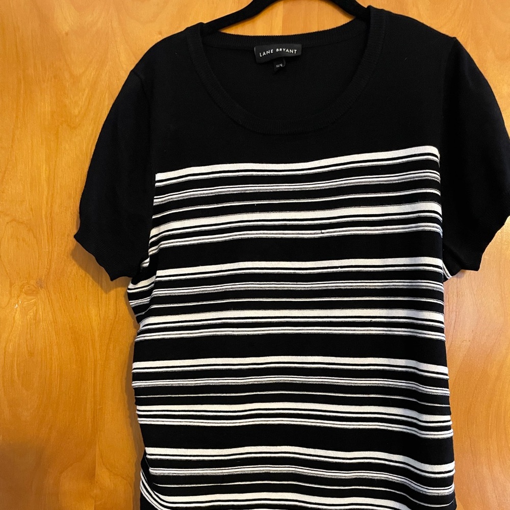 Avenue Ruched Side Short Sleeve Sweater